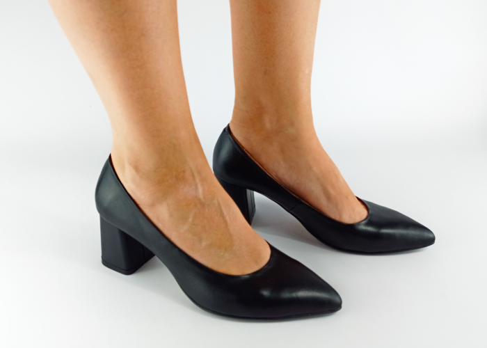 Туфлі жіночі шкіряні на підборах AVK
